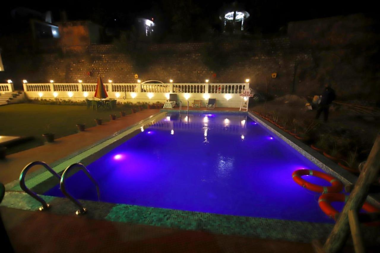 Rishikesh Grand Hotel Buitenkant foto