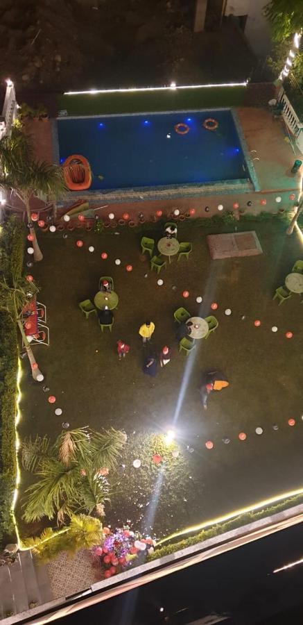 Rishikesh Grand Hotel Buitenkant foto