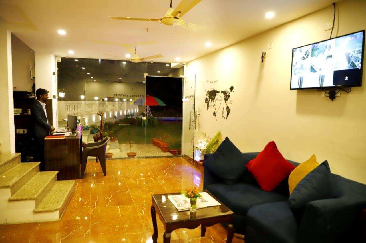 Rishikesh Grand Hotel Buitenkant foto