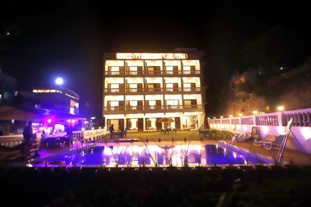 Rishikesh Grand Hotel Buitenkant foto