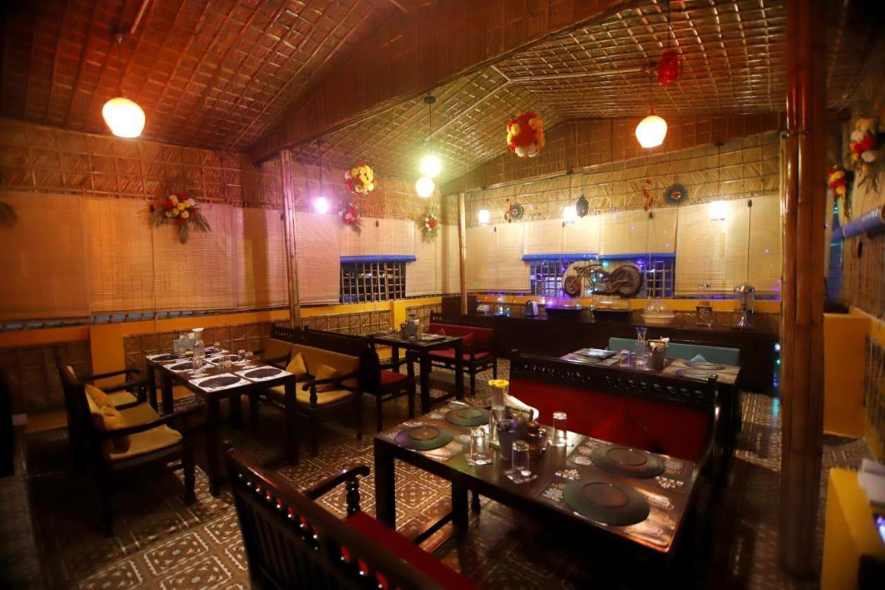 Rishikesh Grand Hotel Buitenkant foto