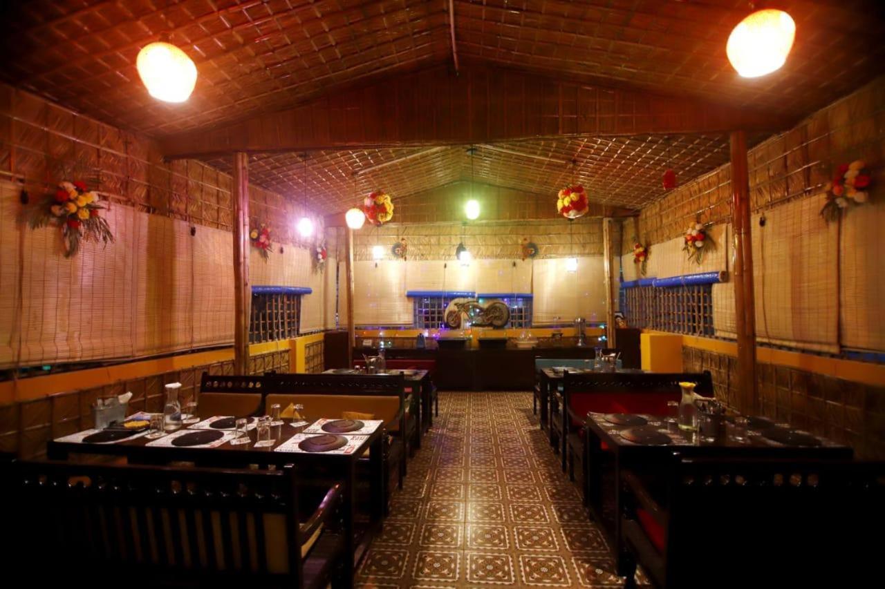 Rishikesh Grand Hotel Buitenkant foto