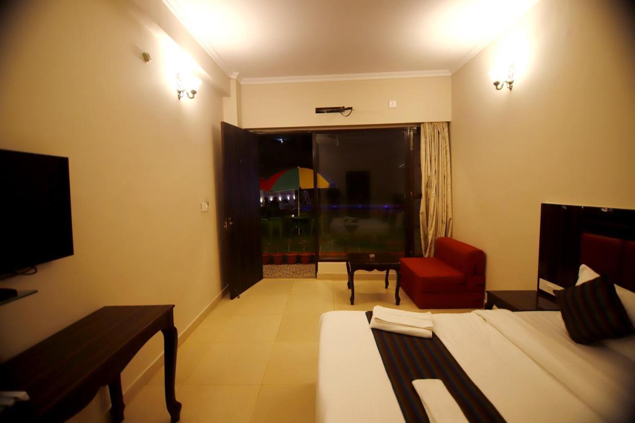 Rishikesh Grand Hotel Buitenkant foto