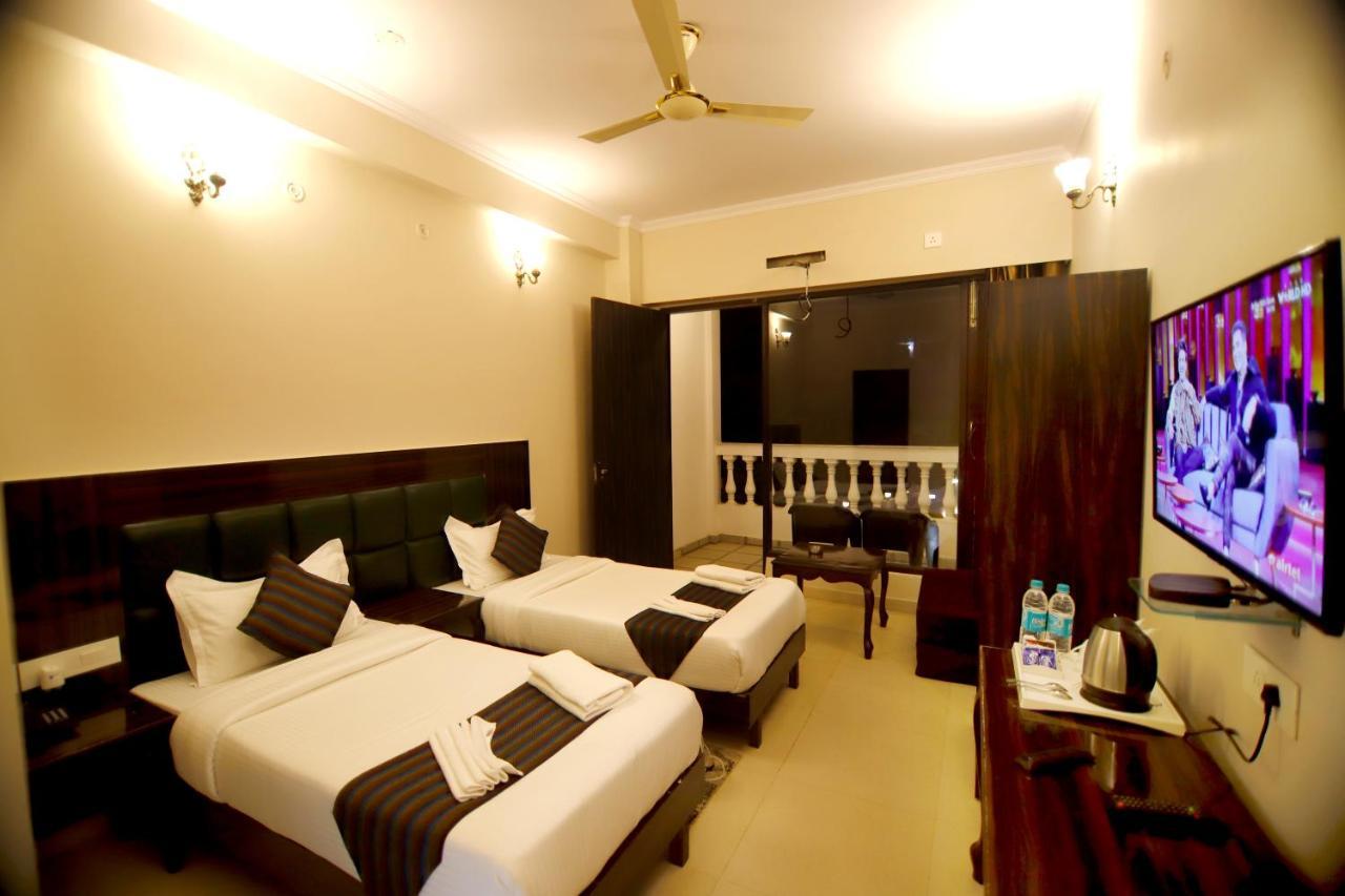 Rishikesh Grand Hotel Buitenkant foto