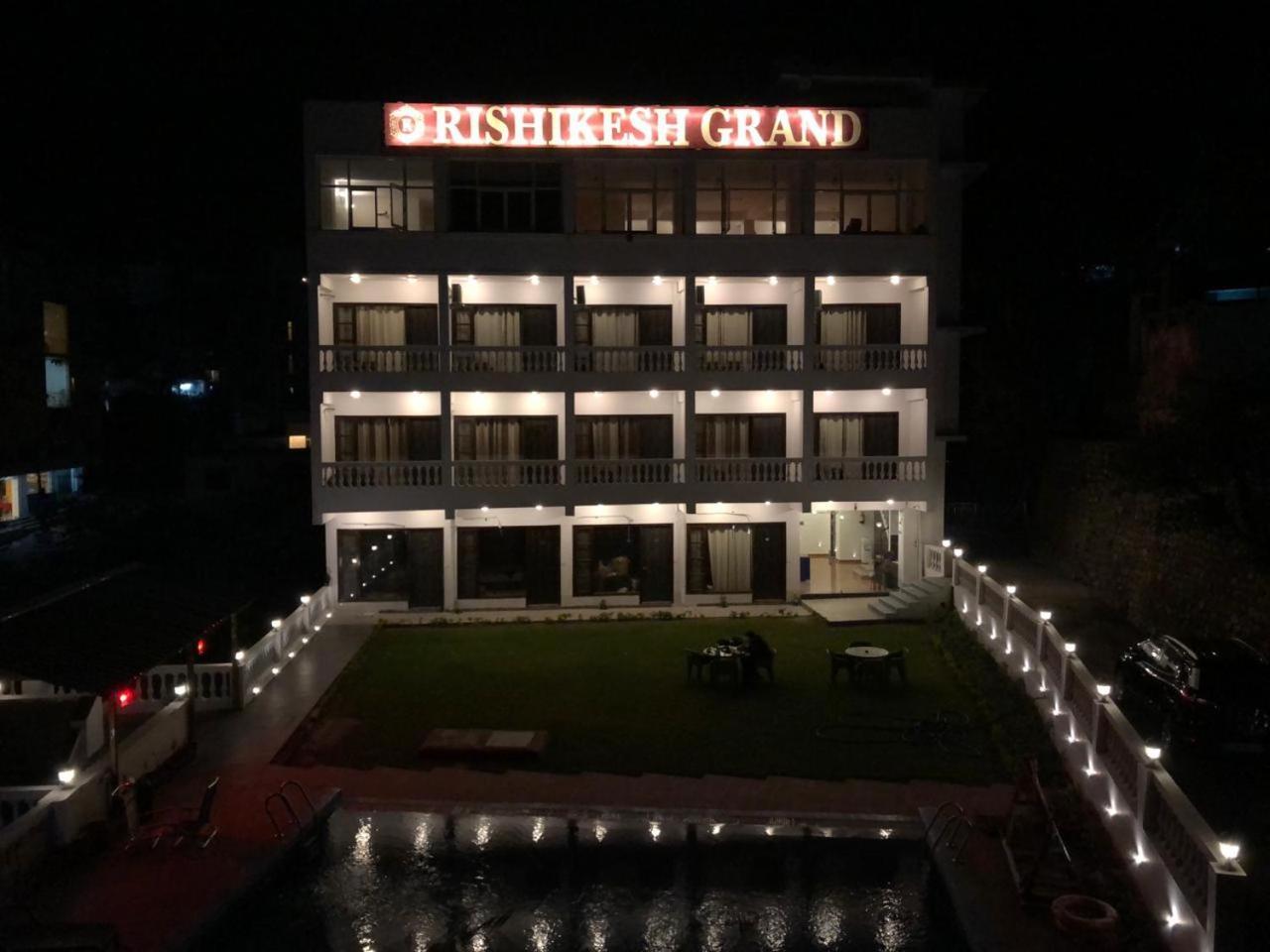 Rishikesh Grand Hotel Buitenkant foto