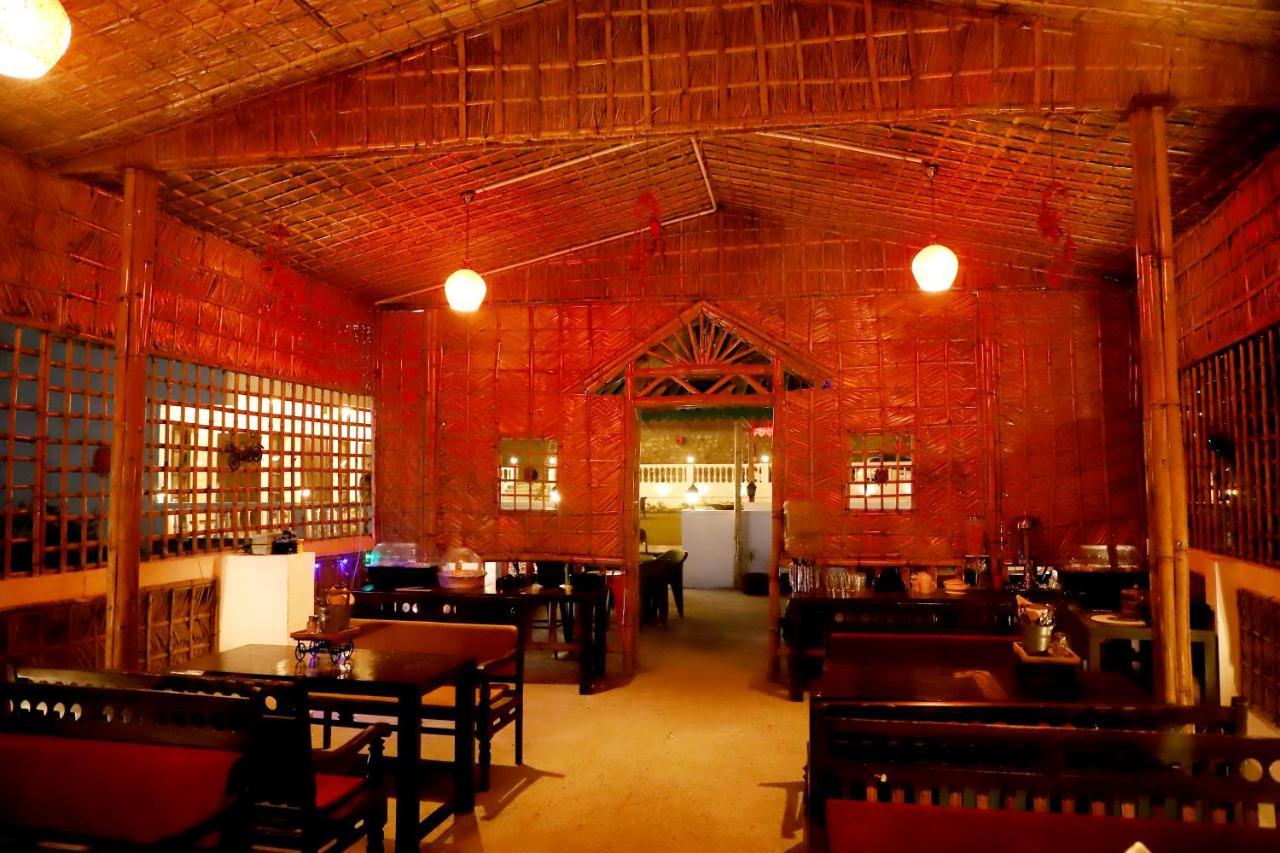 Rishikesh Grand Hotel Buitenkant foto