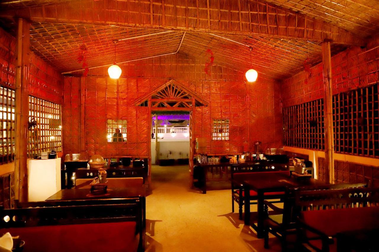 Rishikesh Grand Hotel Buitenkant foto