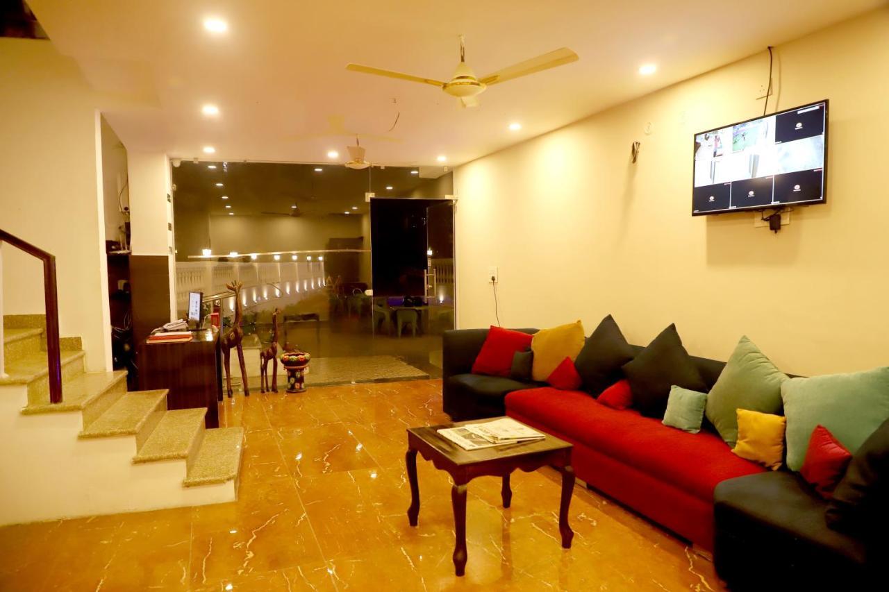 Rishikesh Grand Hotel Buitenkant foto