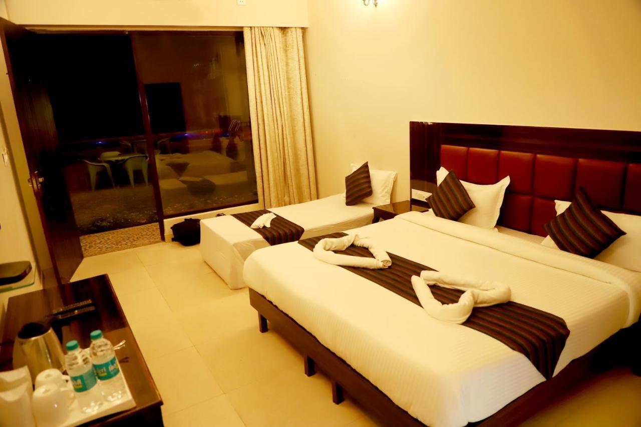Rishikesh Grand Hotel Buitenkant foto