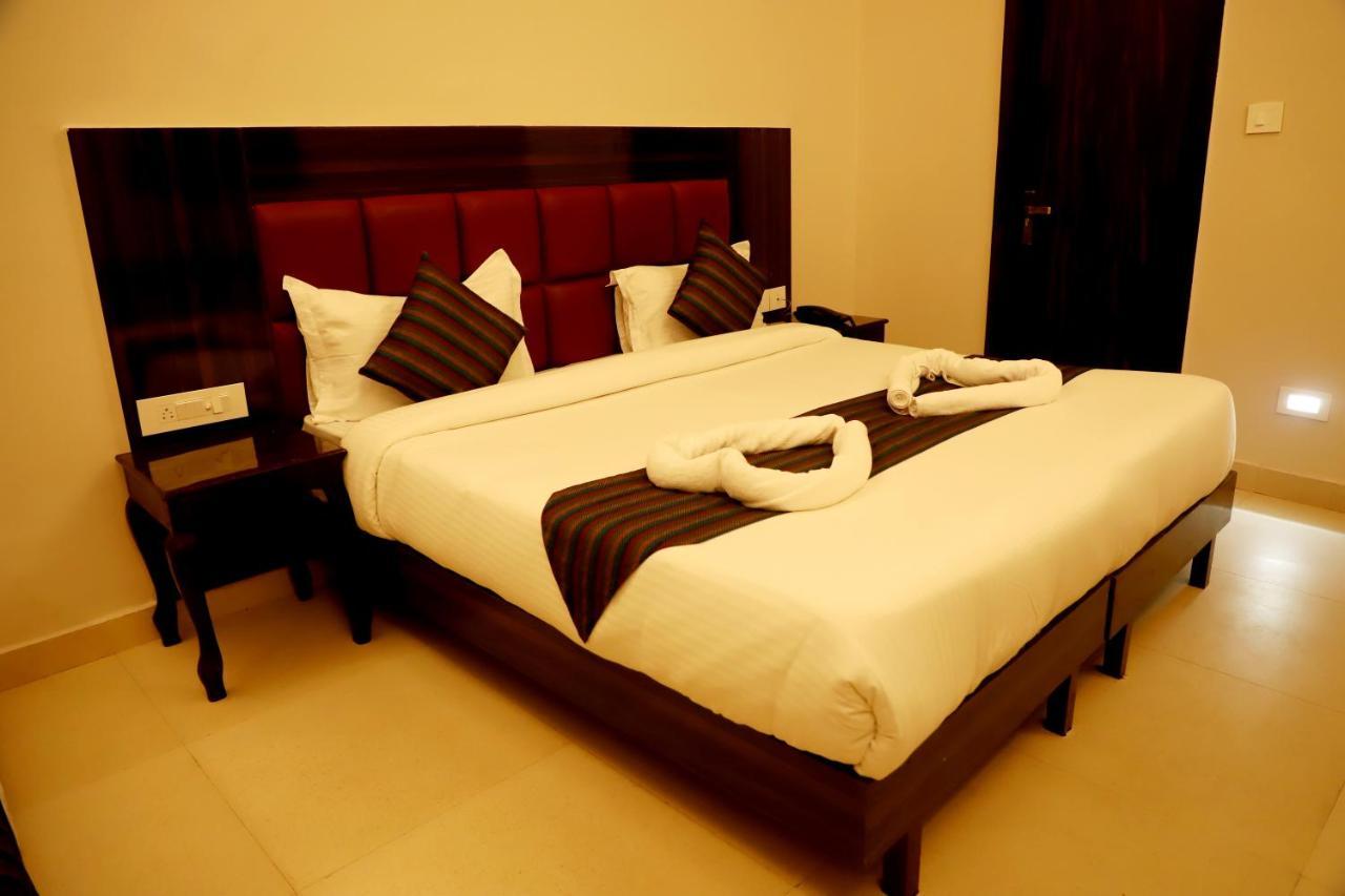 Rishikesh Grand Hotel Buitenkant foto