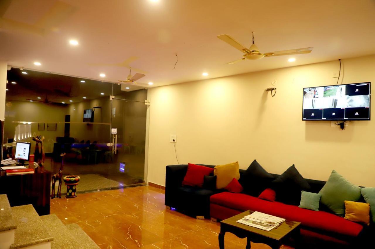 Rishikesh Grand Hotel Buitenkant foto